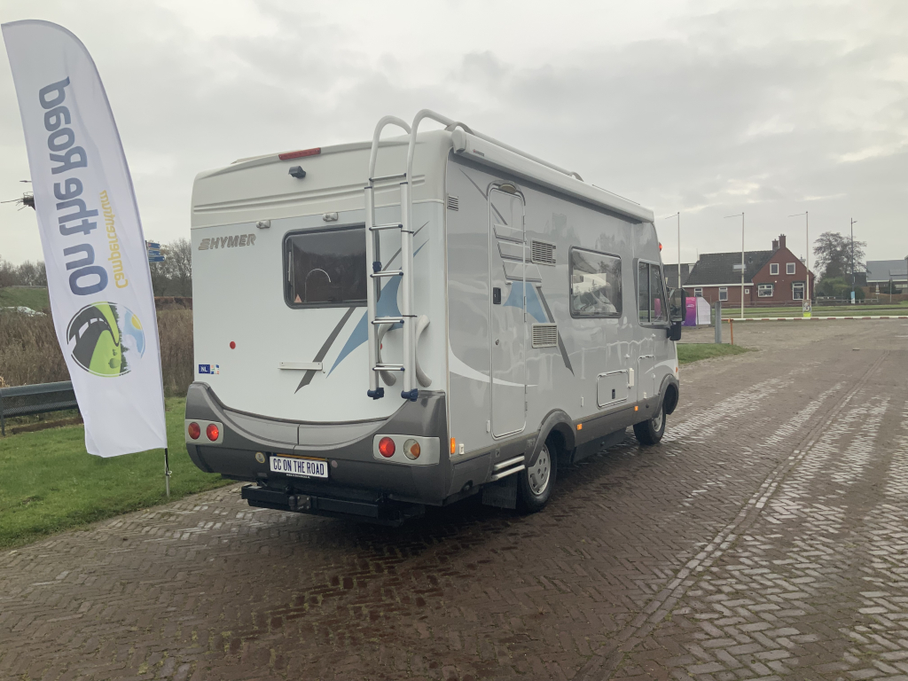 Hymer B 584 2.8 JTD 128 PK, Integraal, Motor-airco, Hef-bed voor, 3 Isri stoelen, Lange-bank, Trekhaak,, Bj. 2005 Camper Centrum On the Road aan de Noorderringweg 4 in Marum. foto: 13
