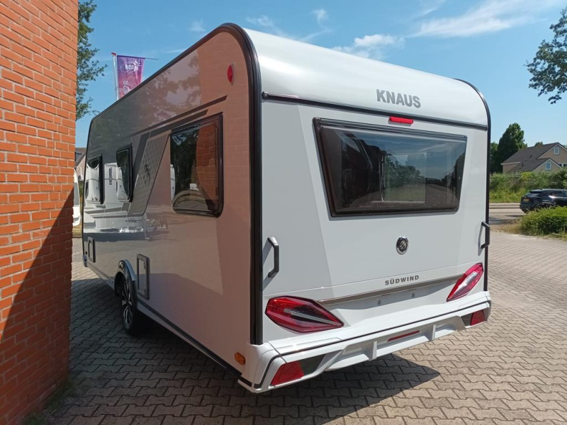 Knaus Sudwind Black Selection 460 EU  foto: 10