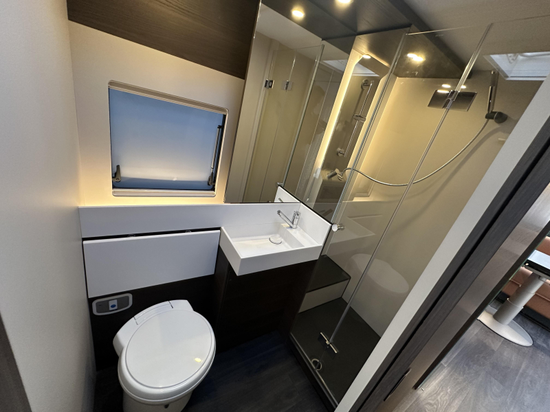 Adria Astella 754 DP Exklusiv in den Niederlanden Foto: 15