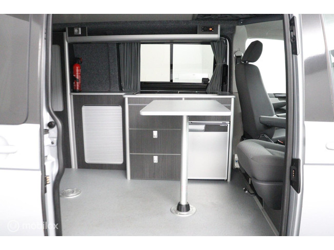 Volkswagen Transporter Buscamper 2.0TDI 115Pk Lang California-look | Wide-bed 140 | 4-seats/4-berths | Bear-lock | Awning | Towbar photo: 6
