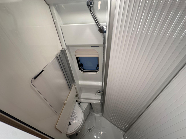 Malibu Van Diversity 600 DB K Charming GT Skyview foto: 9