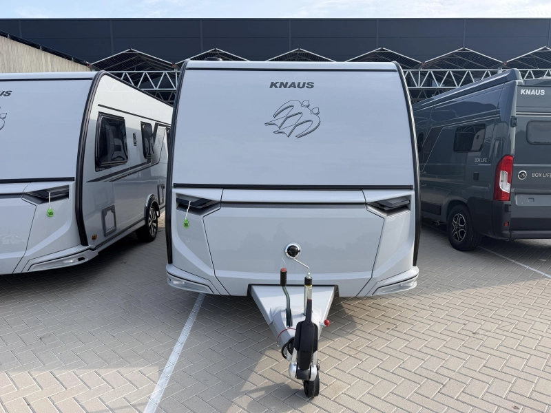Knaus Sudwind Black Selection 450 FU rondzit / fransbed  foto: 1