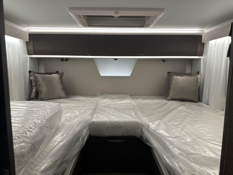 Adria Coral Supreme MB 670 DL LED / dakairco / automaat  foto: 9
