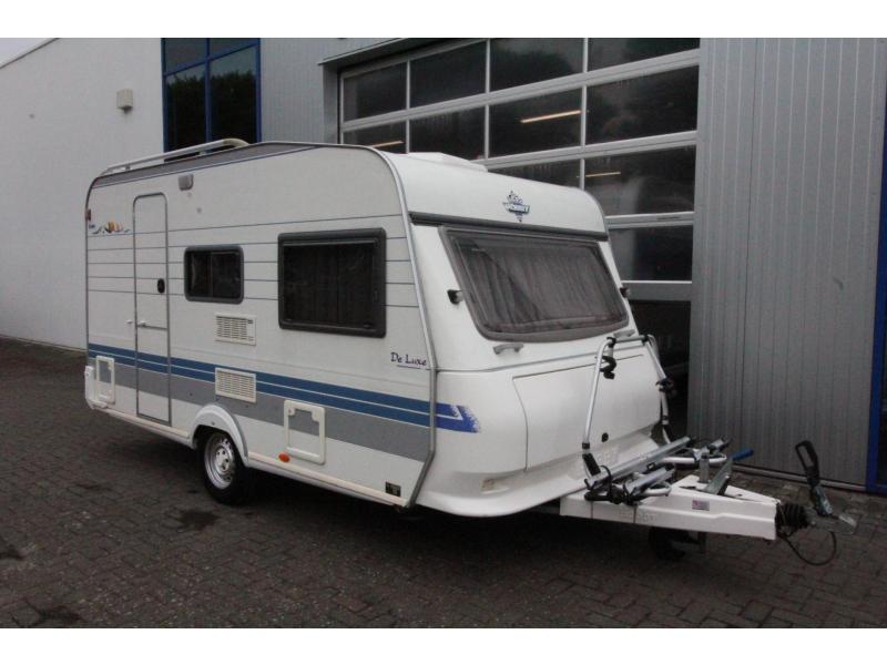 Hobby De Luxe 400 SF Voortent + voortentluifel  foto: 2