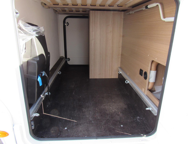 Hymer Carado V339 Europa Edition Zwart Queensbed 15dkm 2022 foto: 8
