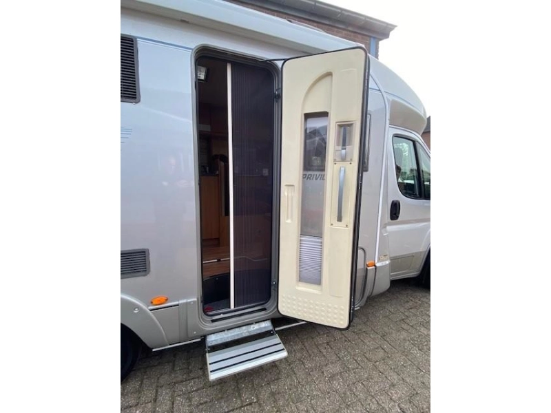 B&uuml;rstner Privilege 615 T 160 PS Foto: 21
