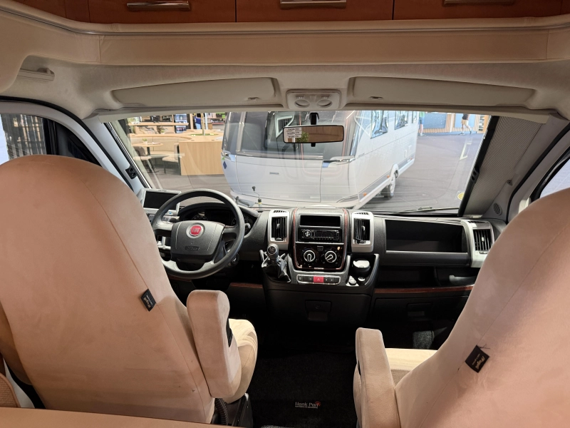 Carthago Chic C-Line I 5.0 QB queensbed 5.0 180pk  foto: 5