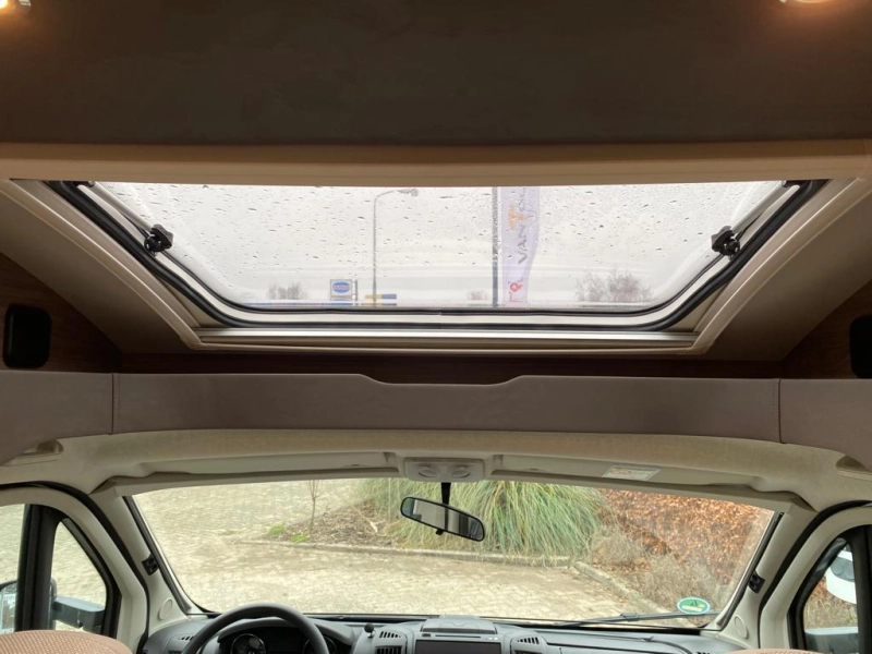Knaus Live TI 650 MF Frans bed | Automaat  foto: 15