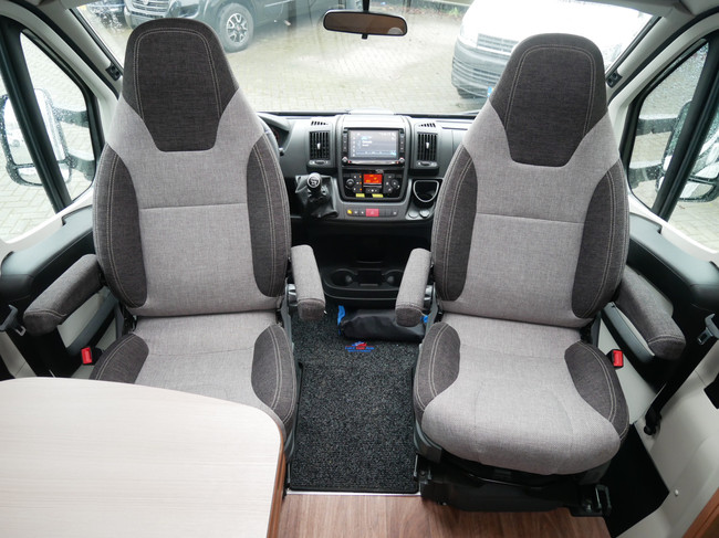 Knaus Van TI 650 MEG Platinum, Einzelbetten, Dachklimaanlage Foto: 5