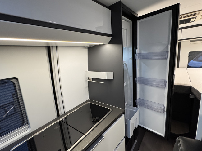 Adria Twin Supreme 640 SLB 160 pk AUTOMAAT 9-Traps Euro6 Fiat Ducato Maxi 4250 kg **Enkele lengtebedden/4 zitplaatsen/XXL Koelkast/Dak foto: 14