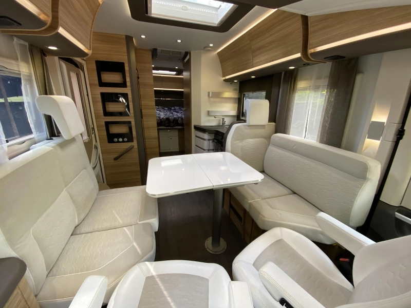 Adria Sonic Plus 700 DC Automaat | Dakairco Level  foto: 9