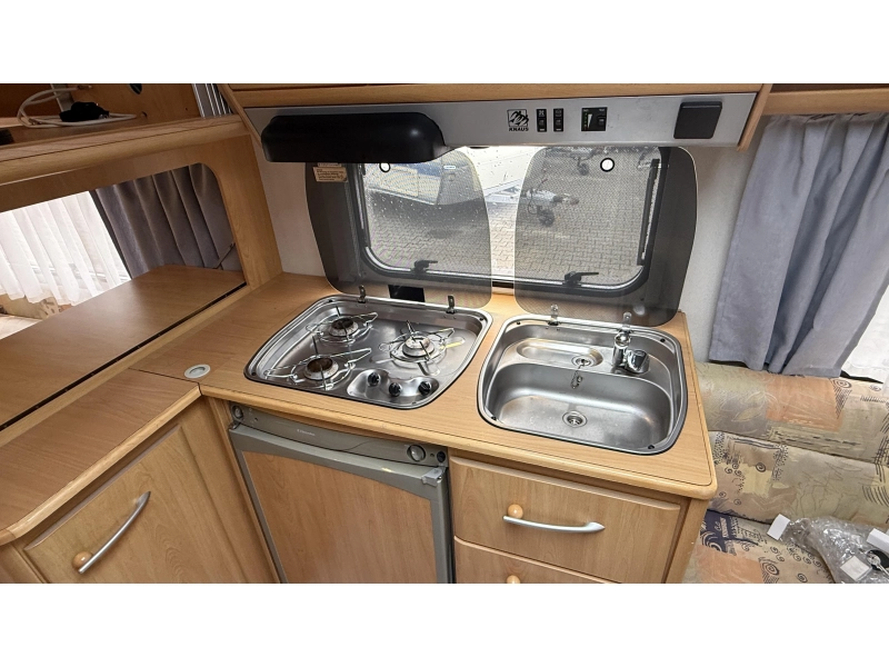 Knaus Sudwind 450 TF frans bed rondzit toilet  foto: 6