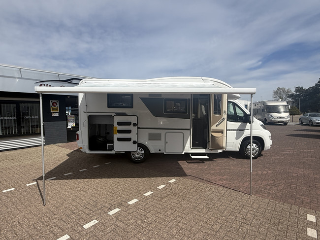 Adria CORAL 600 SC 164 PS Euro 6 sehr kompaktes Wohnmobil Queensize-Bett Panoramadach elektr. Fahrradtr&auml;ger TV 2x Solarpanel Remis Plissee Maxxfan Navi Kamera Leder Fliegengittert&uuml;r Foto: 3