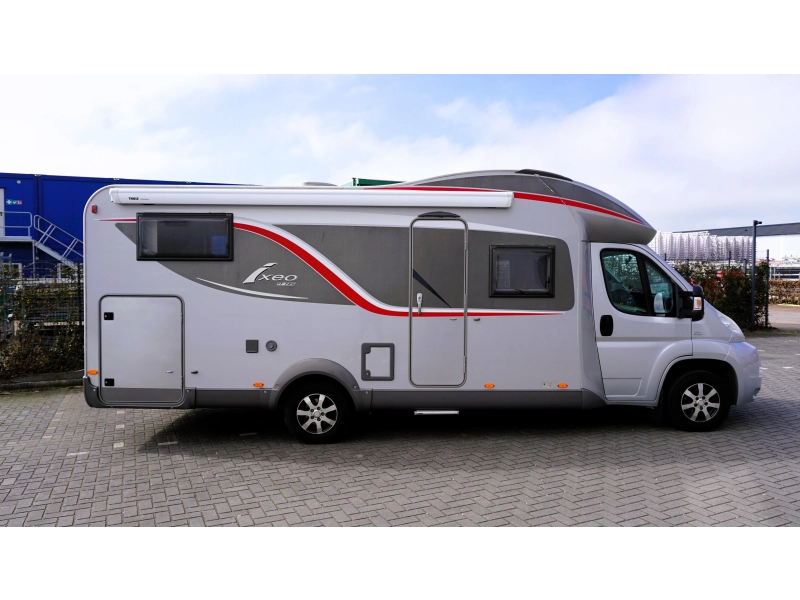 B&uuml;rstner Ixeo 726 Camas longitudinales y cama abatible foto: 2