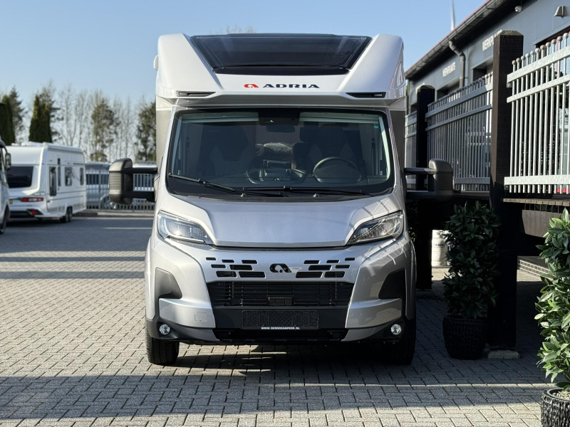 Adria Matrix Plus 670 SL Familiecamper Automaat  foto: 6