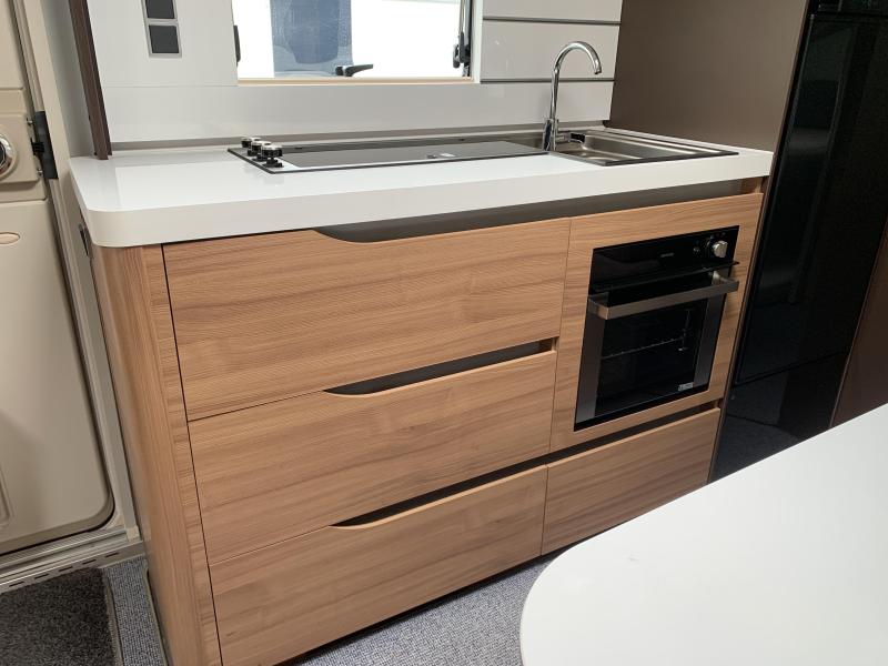 Adria Alpina 663 PT Zeer compleet!!  foto: 5