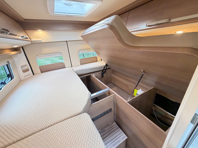 Malibu 600 LE Automaat Diesel/Elek. Verwarming/Solar/Trekhaak/Gasalarm/160PK/Lengtebedden/10” Navi/Vol opties! 2023 foto: 16