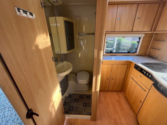 Dethleffs Camper , Groot Lengte Bed, 860 Kg foto: 4