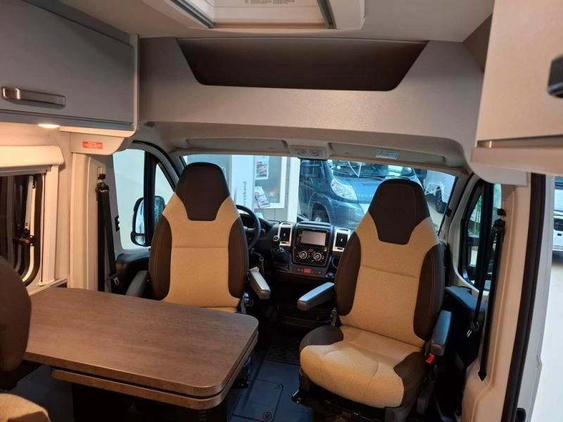 Knaus Weinsberg 600 MQ 140Pk Vastbed Trekhaak  foto: 2