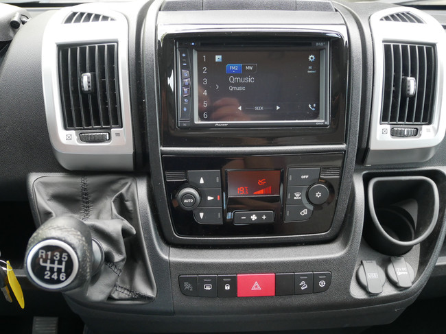 Carthago Malibu Van 640 LE Charming GT, 6.40 Meter Buscamper, Lengtebedden Foto: 6