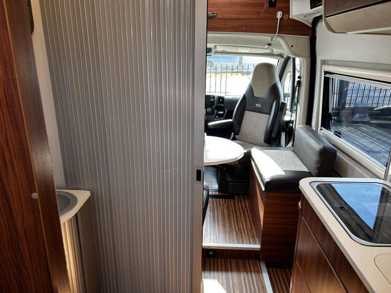 Adria Twin 640 SHX Dwarsbed/unieke indeling  foto: 8