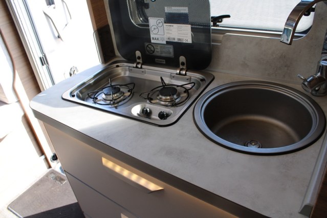 Young Knaus VanSation 650 Peugeot 2.2 l/ 165 hp with only 7,873 km single beds (45 photo: 37