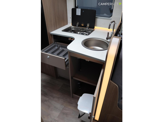 Carado T448 140pk Automaat | Pro + Pakket | Lengtebedden | Luifel | Grote garage | Hefbed | Nieuw uit voorraad leverbaar |Panoramaraam foto: 11