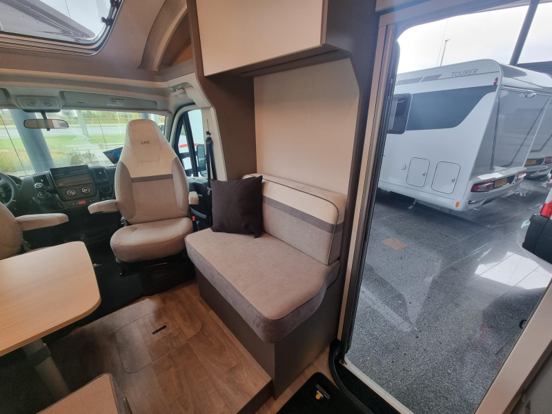 LMC Tourer 630 T 165 PS Foto: 16