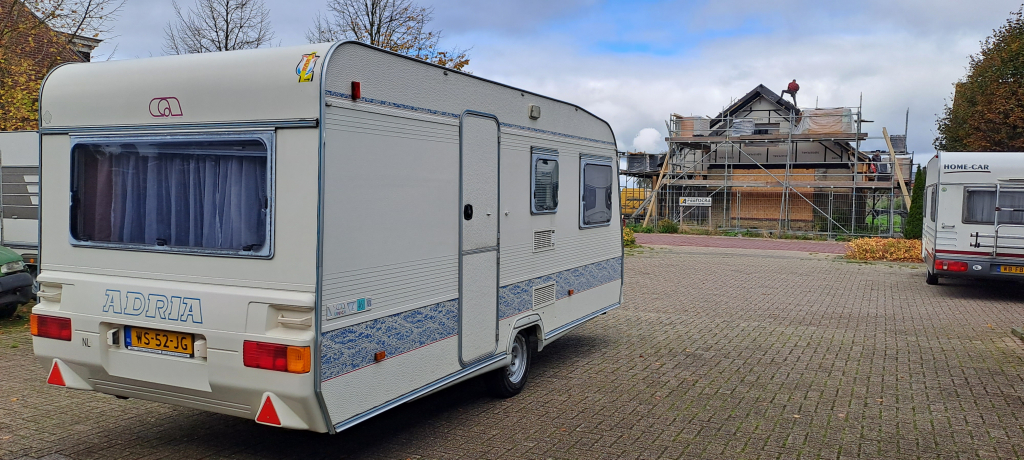 Caravan ADRIA Unica 461 Met voortent en inboedel! 5 pers foto: 6