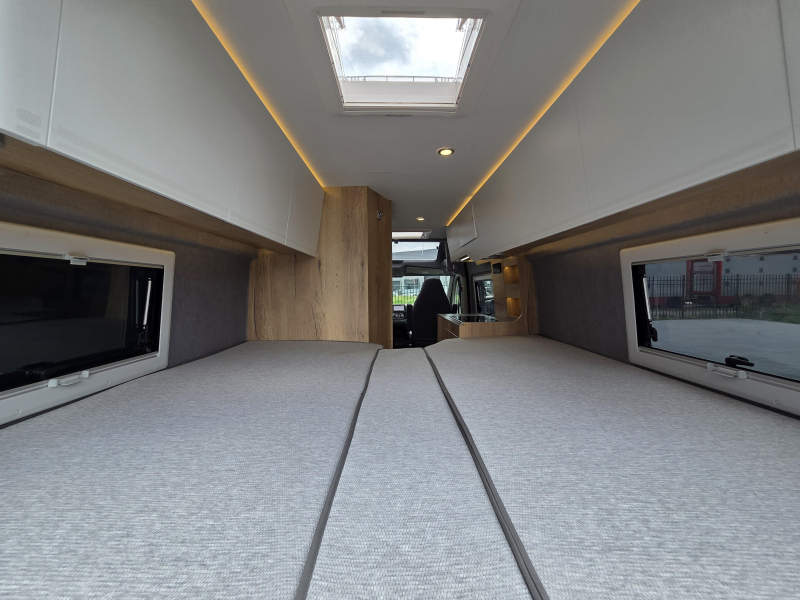 Clever Runner 640 Skyroof 180HP Busbiker photo: 15
