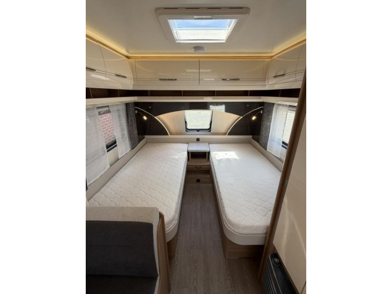 Hobby Excellent 460 SL Incl. Mover and Awning photo: 14