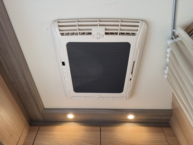Knaus SKY WAVE 650 MF / Gratis stalling foto: 18