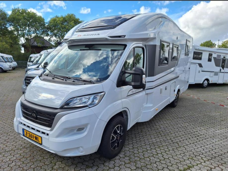 Adria Matrix Axess 650 SL - NIEUWSTAAT - HEFBED  foto: 2