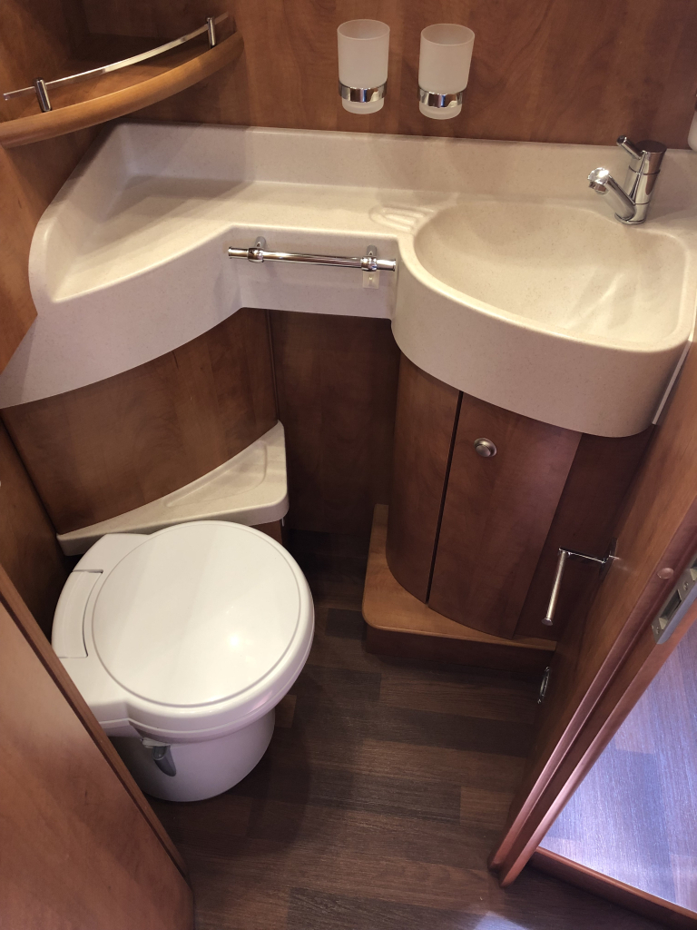 Carthago Chic C-Line i50 QUEENSBED HEFBED foto: 50