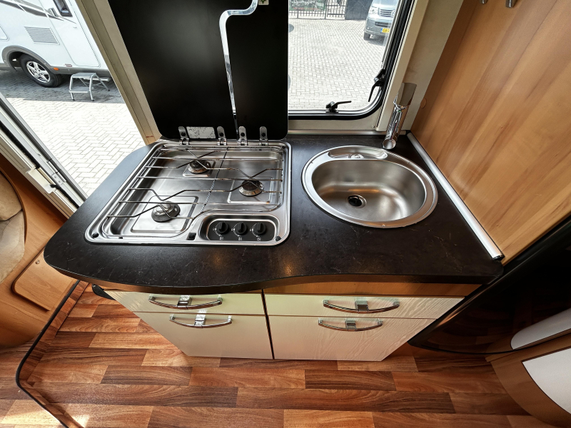 Hymer Tramp CL 674 Enkele-bedden/Euro-5/2012  foto: 16