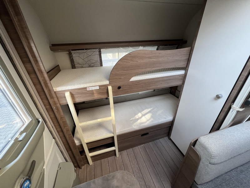 Knaus Sport Silver Selection 540 FDK lit superpos&eacute;, 5 personnes photo : 3