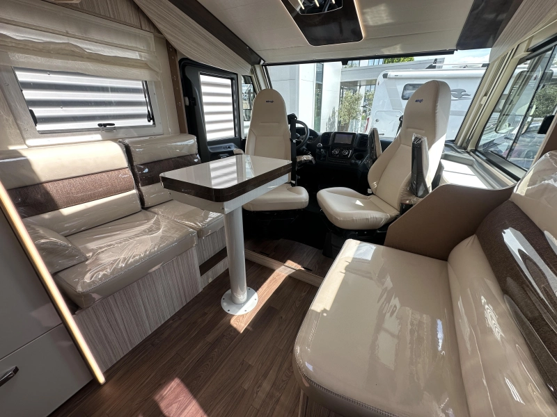 Elnagh Magnum 582 140PK Queensbed Dakairco  foto: 15