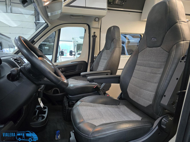 Adria Twin Supreme 640 SLB *Automaat 180pk* Lengtebedden foto: 5