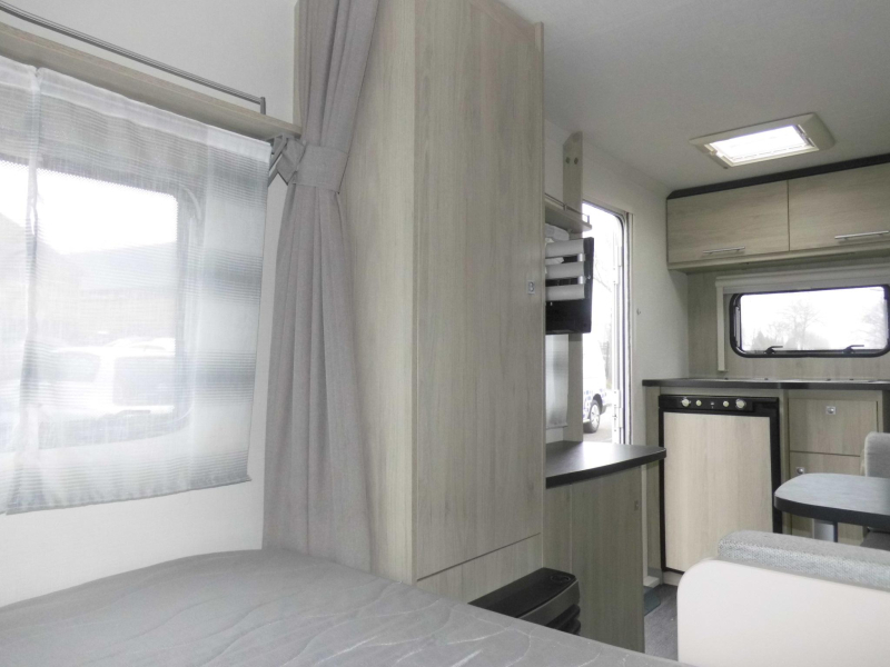 Caravelair Antares 400 Auvent cassette. photo : 7