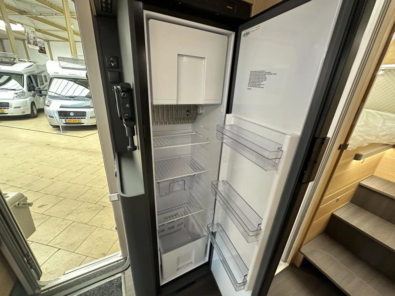 Adria Coral Plus 670 DL automatique | ex-location photo: 11
