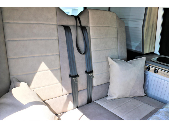 Volkswagen Transporter Kombi 2.0 TDI L1H1 4 Schlafpl&auml;tze | Tempomat | Neues Interieur | drehbarer Vordersitz | Insektenschutzgitter | K&uuml;hlschrank / Gefrierfach | Foto: 16