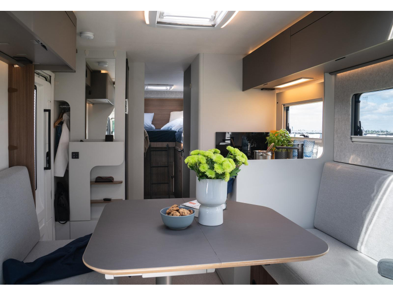LMC Cruiser 750 EF cara a cara 2027 foto: 2