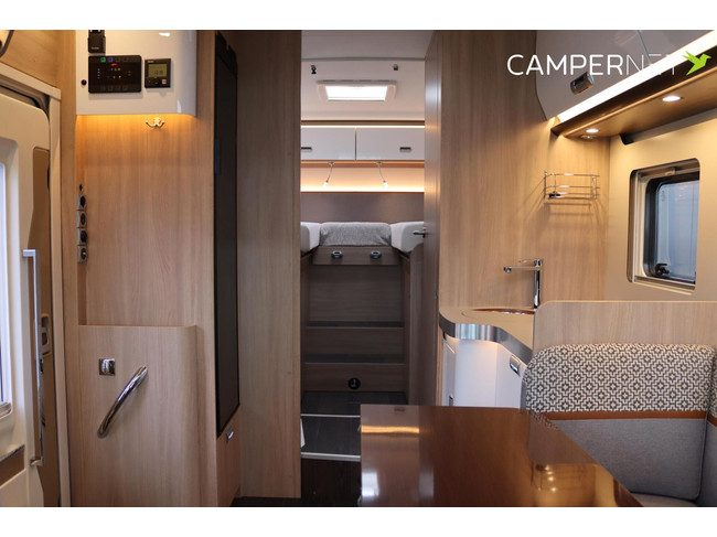 Laika caravans s.p.a. KOSMO 509L 160pk Automaat | Lengtebedden | Gescheiden douche | LPG installatie | Zonnepanelen | Bearlock | Luife foto: 9
