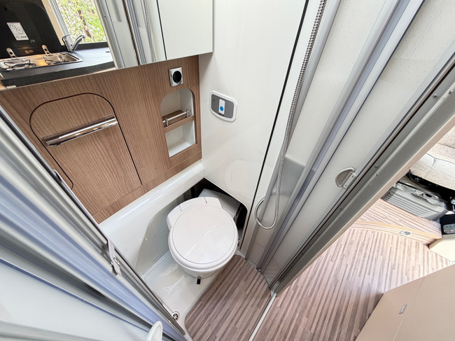 Malibu 600 LE Automaat Diesel/Elek. Verwarming/Solar/Trekhaak/Gasalarm/160PK/Lengtebedden/10” Navi/Vol opties! 2023 foto: 20