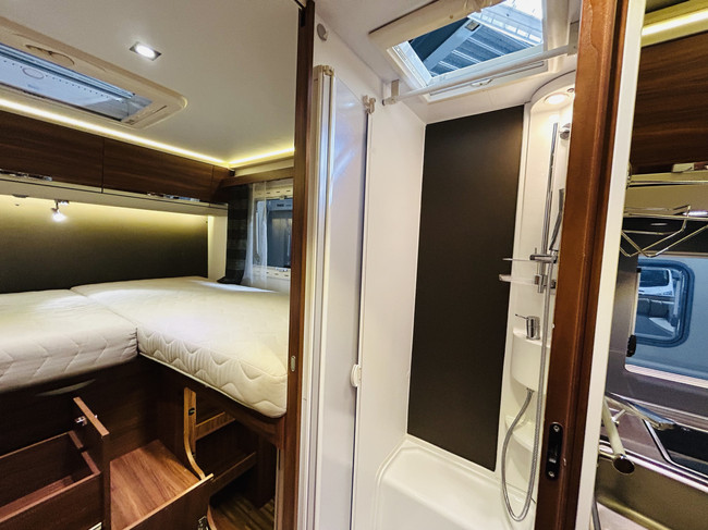 Adria MATRIX M 670SL PLUS Met enkele bedden en slechts 65.000 Km! foto: 23