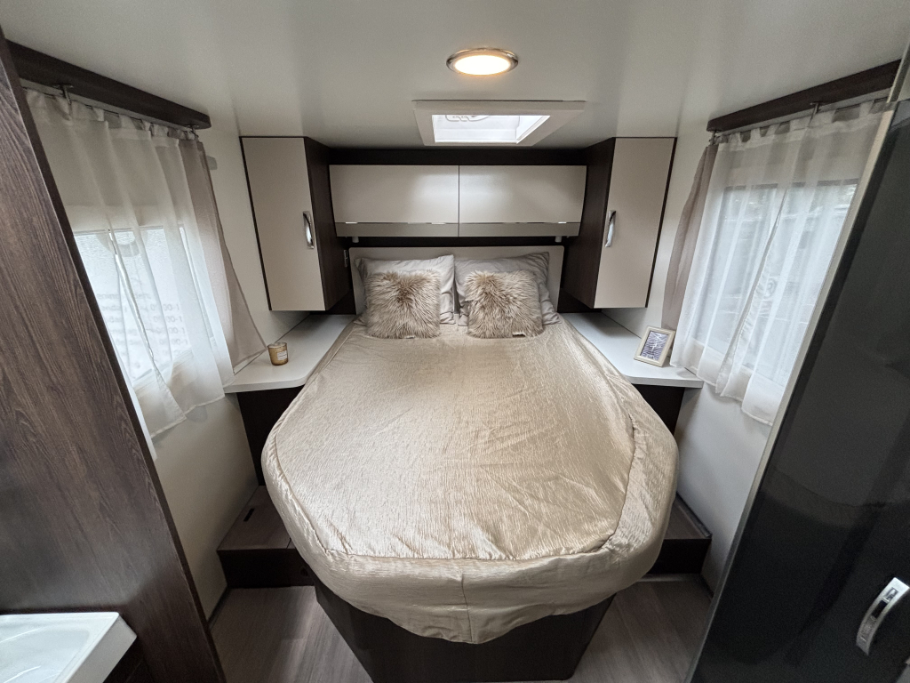 Benimar Tessoro T 496 AUTOM&Aacute;TICA CAMA QUEEN+CAMA ABATIBLE AIRE ACONDICIONADO DE TECHO foto: 2