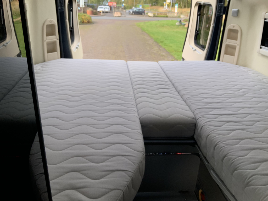Adria Twin 640, 2.3 MultiJ. 150 PK, Buscamper, AUTOMAAT, M Camper Centrum On the Road aan de Noorderringweg 4 in Marum. foto: 3