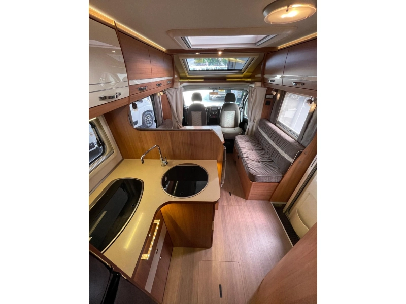 Eura Mobil Terrestra 710 HB Cama fija Garaje XXL foto: 11