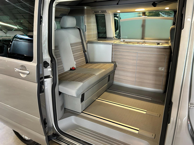 Volkswagen CALIFORNIA VW T5 GP 2.0 TDI 140PK DSG Automaat foto: 2
