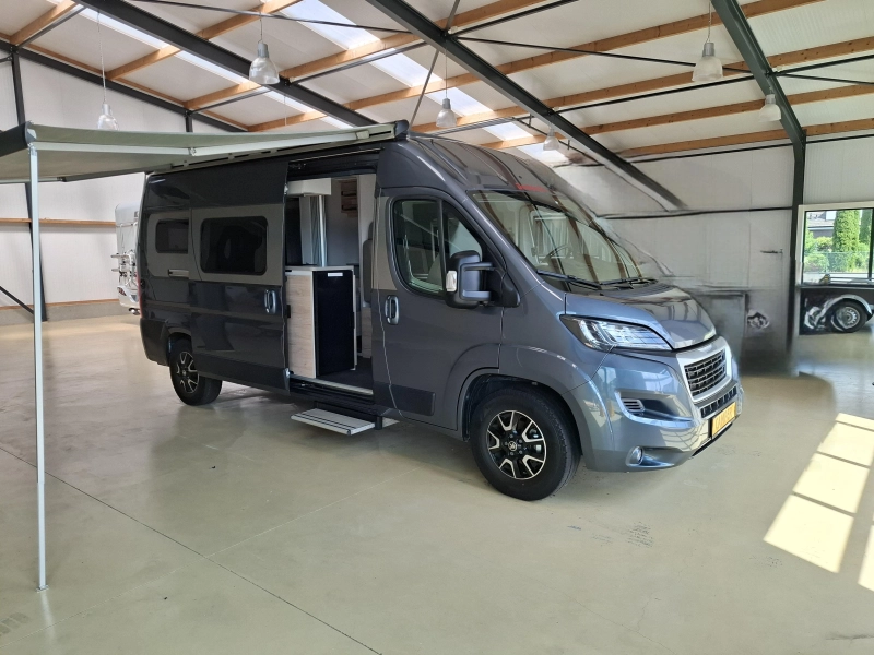 Dethleffs Globetrail 600 140CV Cama Transversal Solar